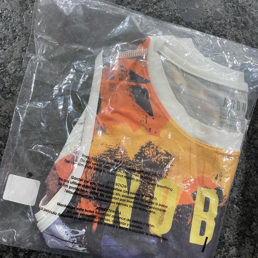 Medium Nobull artwork crop NWT